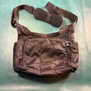 REI Stylish black crossbody travel purse many pockets & bottle holder